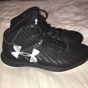 Under Armour Grade School Jet basketball shoe